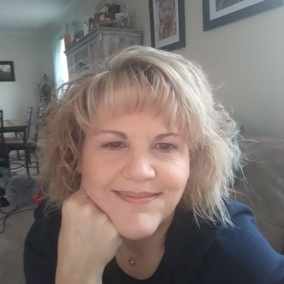 Meet your Posher, Angie - Picture 1 of 1